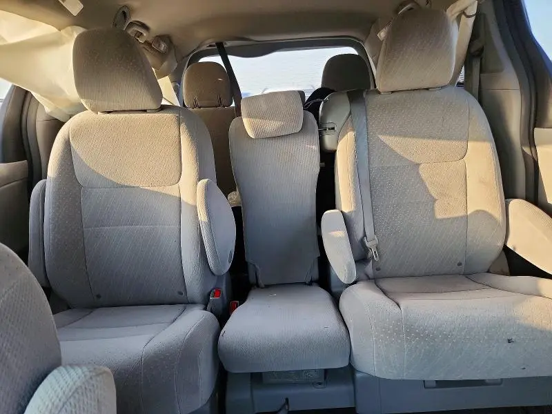 2019 TOYOTA SIENNA LE  