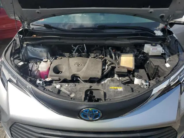 2022 TOYOTA SIENNA LE  