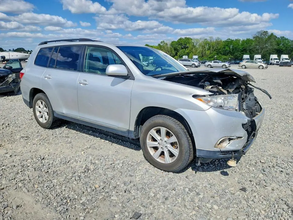 2013 TOYOTA HIGHLANDER SE  