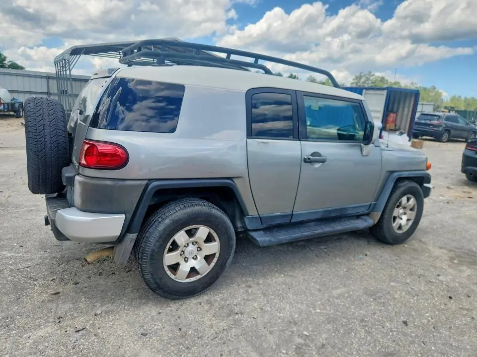 2010 TOYOTA FJ CRUISER BASE  