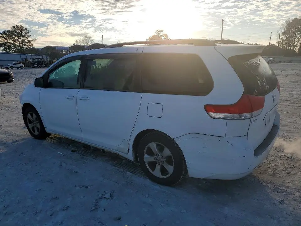 2011 TOYOTA SIENNA LE  