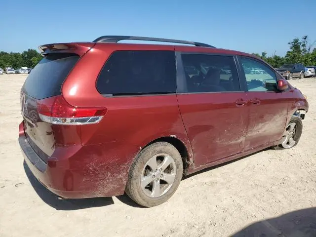 2013 TOYOTA SIENNA LE  