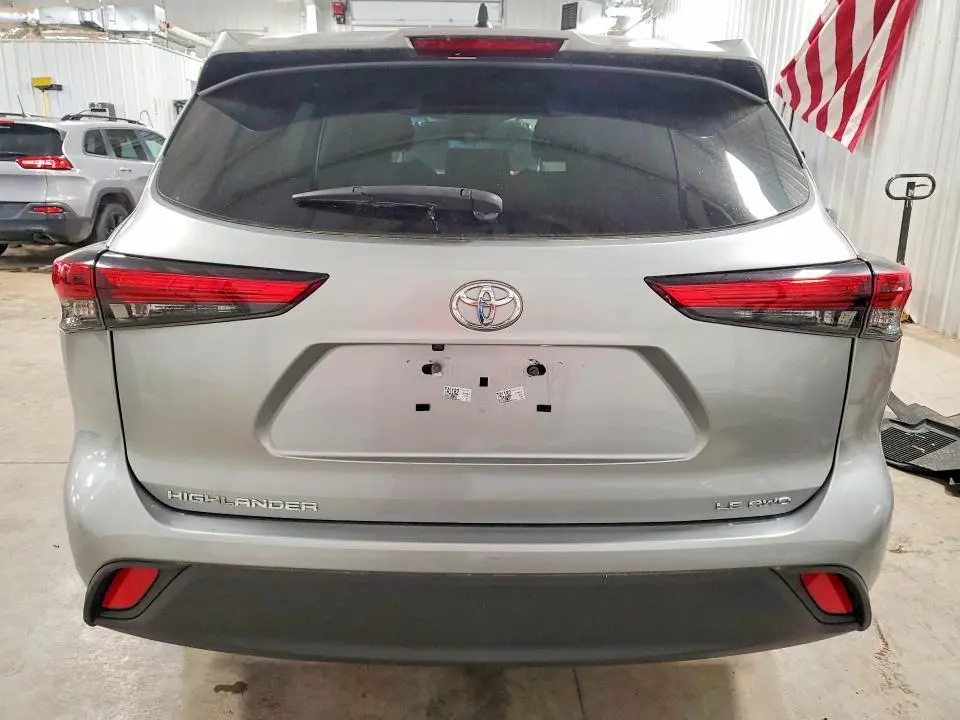 2024 TOYOTA HIGHLANDER LE  