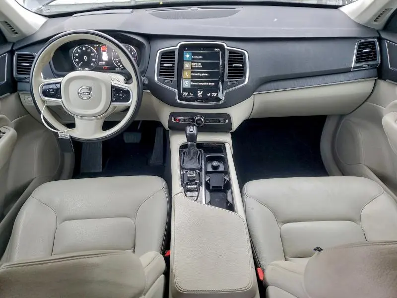 2020 VOLVO XC90 T6 MOMENTUM  