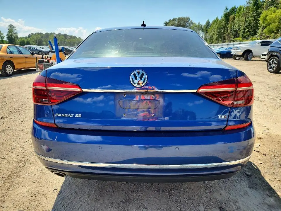 2017 VOLKSWAGEN PASSAT SE  