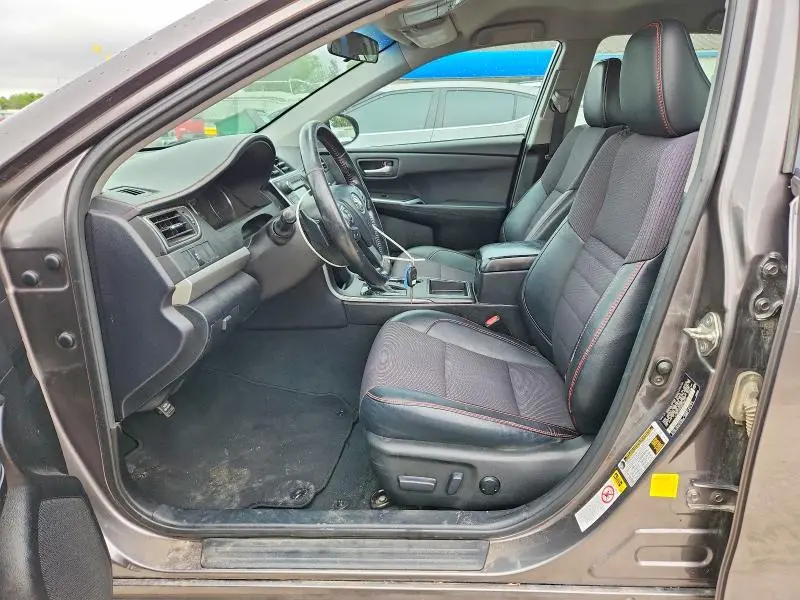 2016 TOYOTA CAMRY SE  