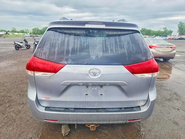 2013 TOYOTA SIENNA LE  
