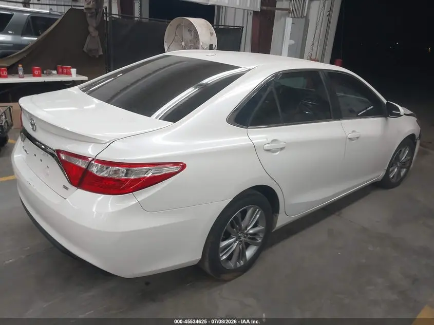 2015 TOYOTA CAMRY SE