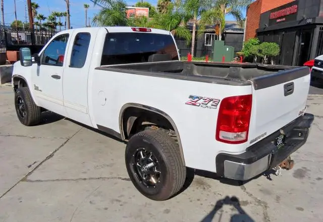 2011 GMC SIERRA K2500 SLE  