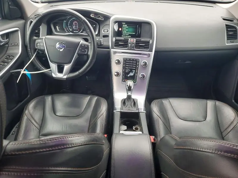 2017 VOLVO XC60 T6 DYNAMIC  