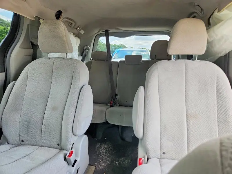 2011 TOYOTA SIENNA   