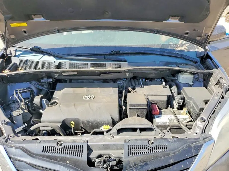 2014 TOYOTA SIENNA LE 8-PASSENGER  