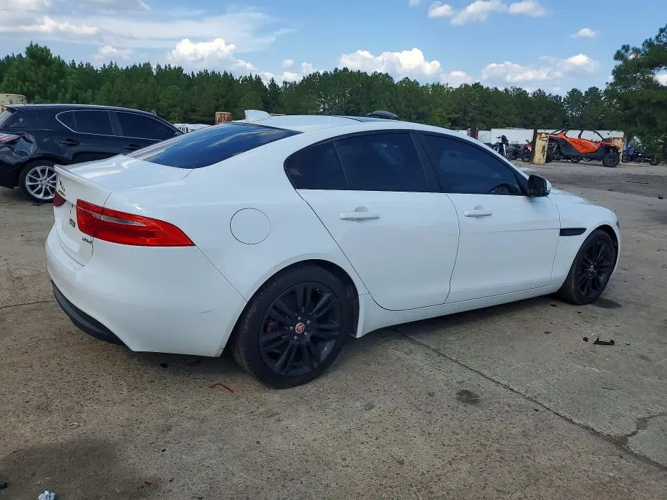 2017 JAGUAR XE PRESTIGE  