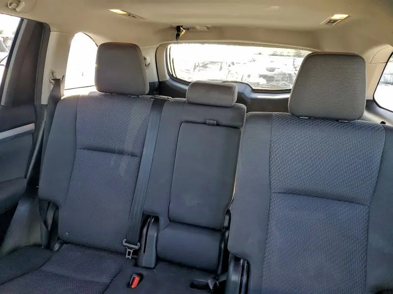 2016 TOYOTA HIGHLANDER LE  