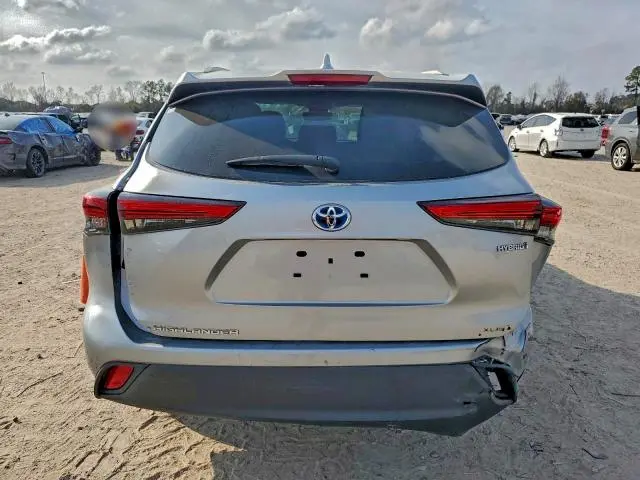 2022 TOYOTA HIGHLANDER HYBRID XLE  