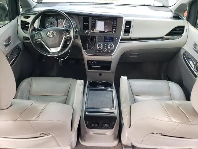 2018 TOYOTA SIENNA XLE  