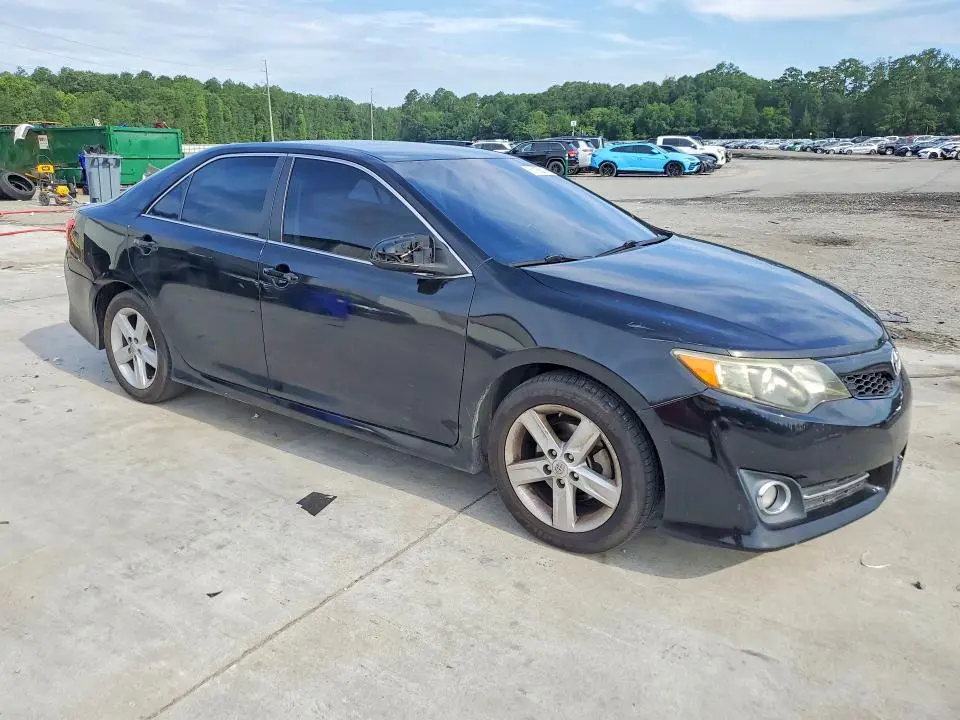 2013 TOYOTA CAMRY SE  
