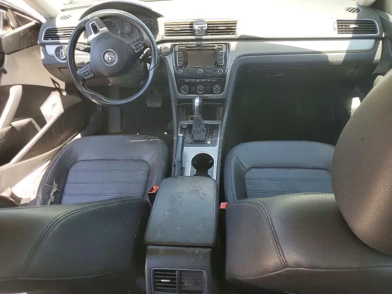 2015 VOLKSWAGEN PASSAT SE  