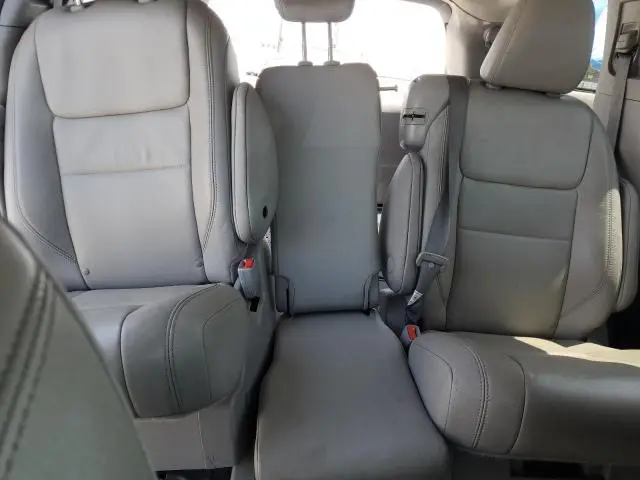 2019 TOYOTA SIENNA XLE  