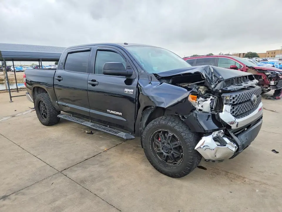 2018 TOYOTA TUNDRA CREWMAX SR5  
