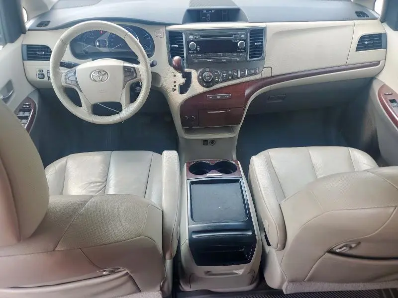 2011 TOYOTA SIENNA XLE  