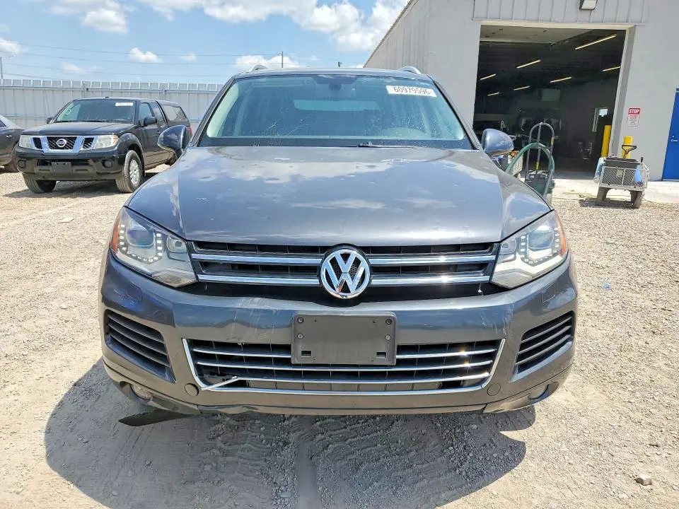 2014 VOLKSWAGEN TOUAREG V6  