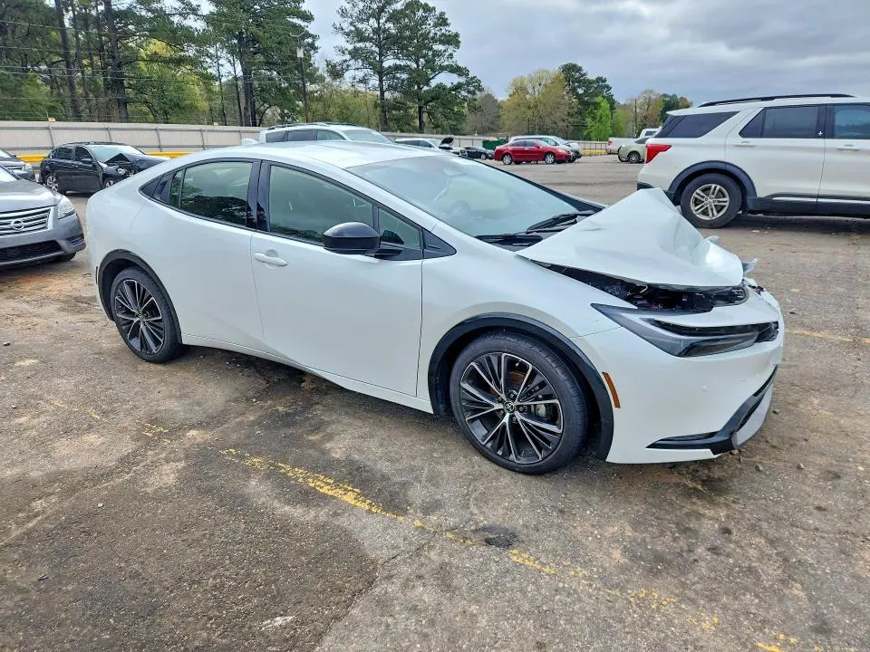 2025 TOYOTA PRIUS XLE  