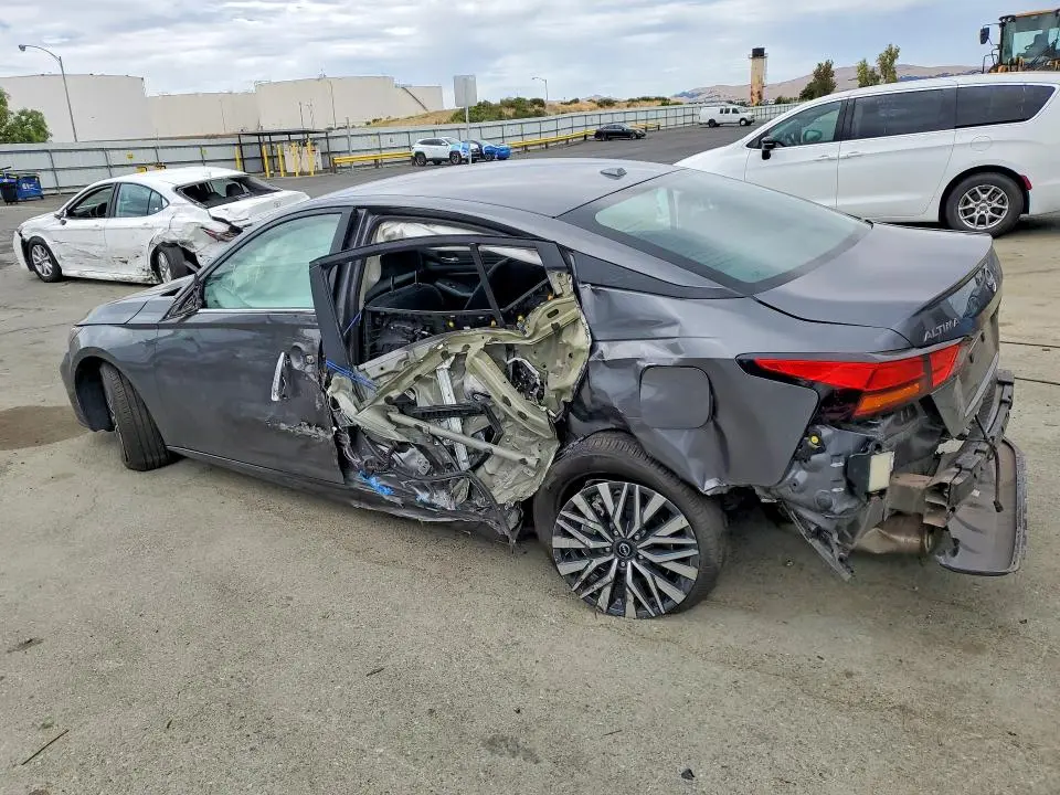 2025 NISSAN ALTIMA SV  