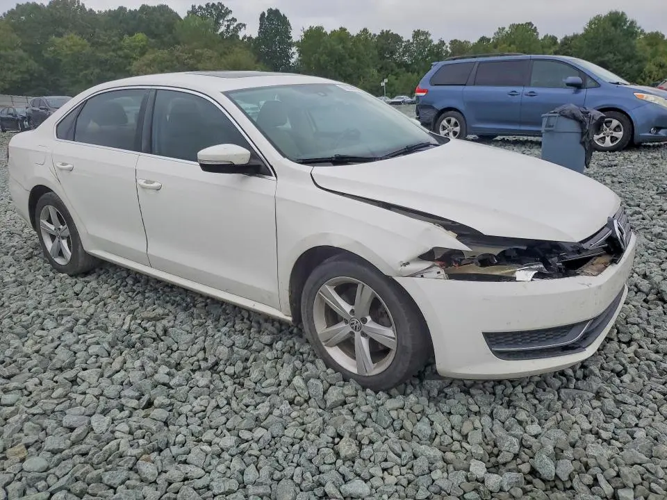 2013 VOLKSWAGEN PASSAT SE  