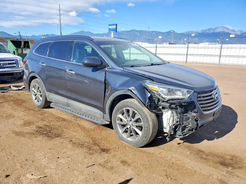 2018 HYUNDAI SANTA FE SE  