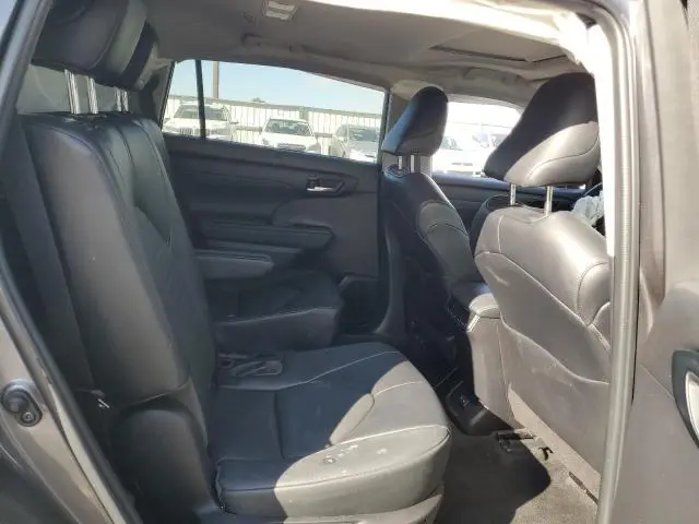 2022 TOYOTA HIGHLANDER HYBRID XLE  