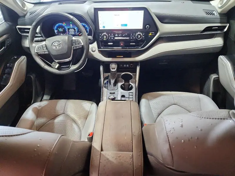 2024 TOYOTA HIGHLANDER PLATINUM  