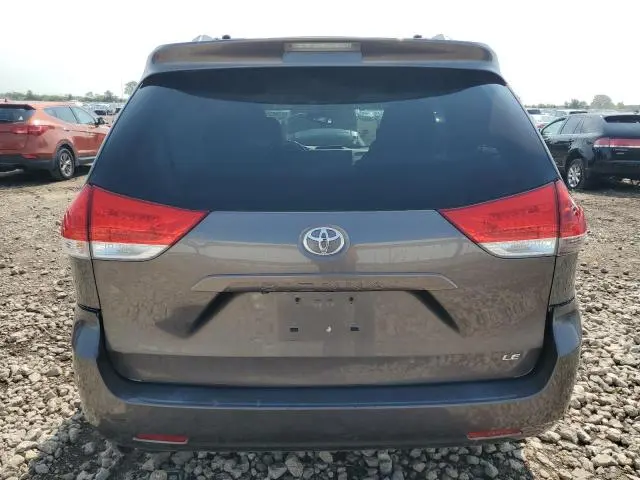 2013 TOYOTA SIENNA LE  