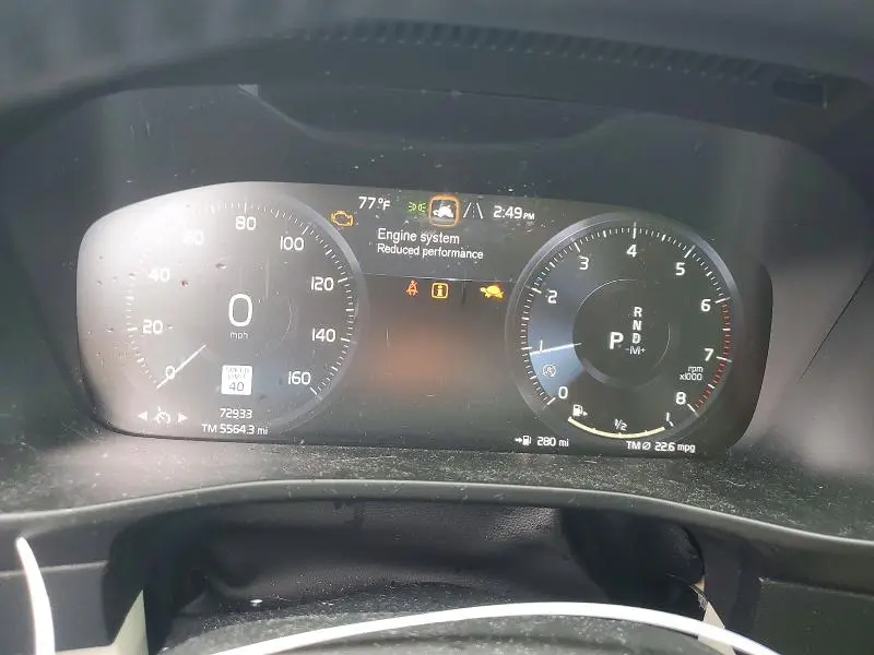 2021 VOLVO XC40 T5 MOMENTUM  