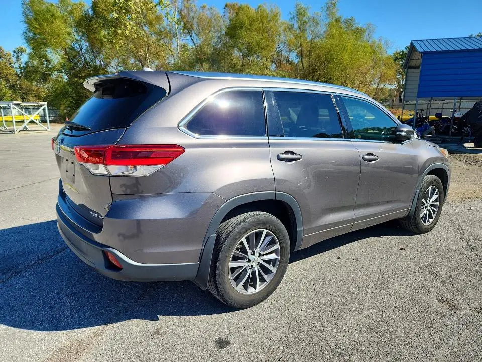 2018 TOYOTA HIGHLANDER XLE  