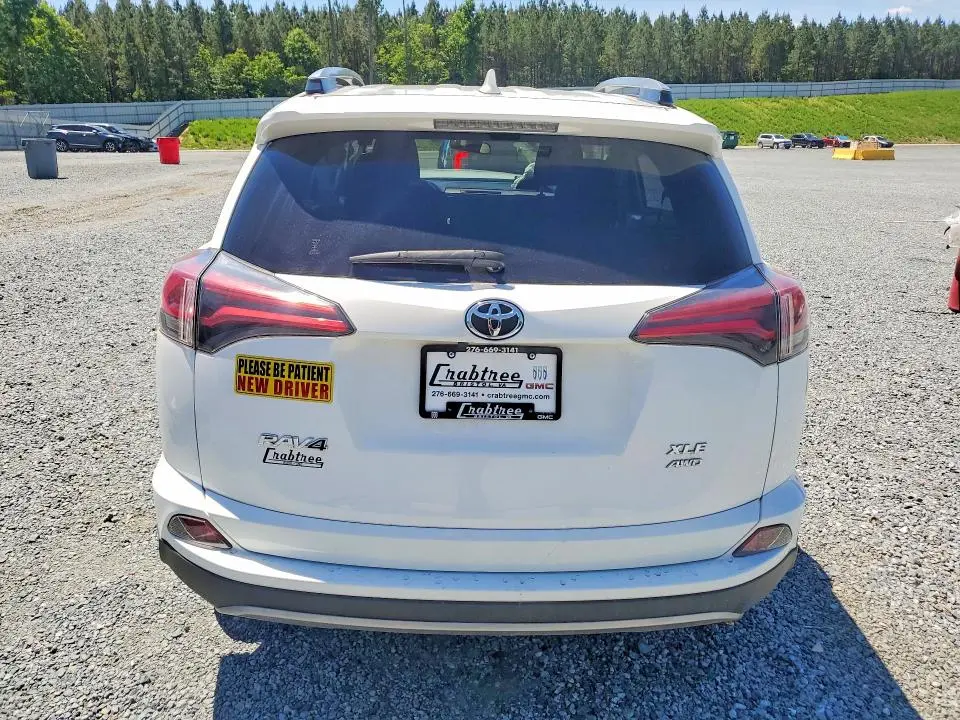 2018 TOYOTA RAV4 XLE  