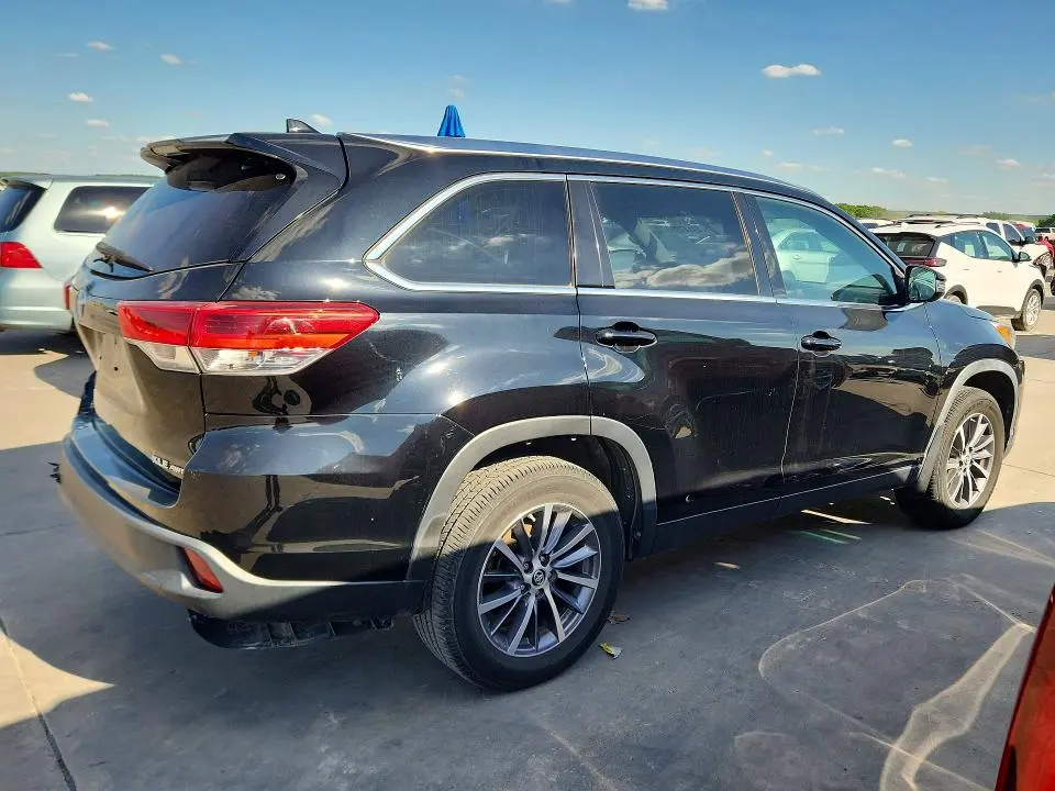2019 TOYOTA HIGHLANDER XLE  