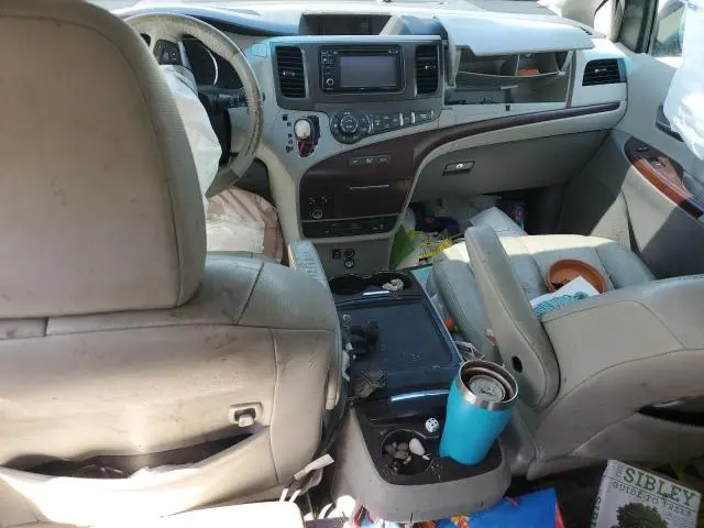 2013 TOYOTA SIENNA XLE