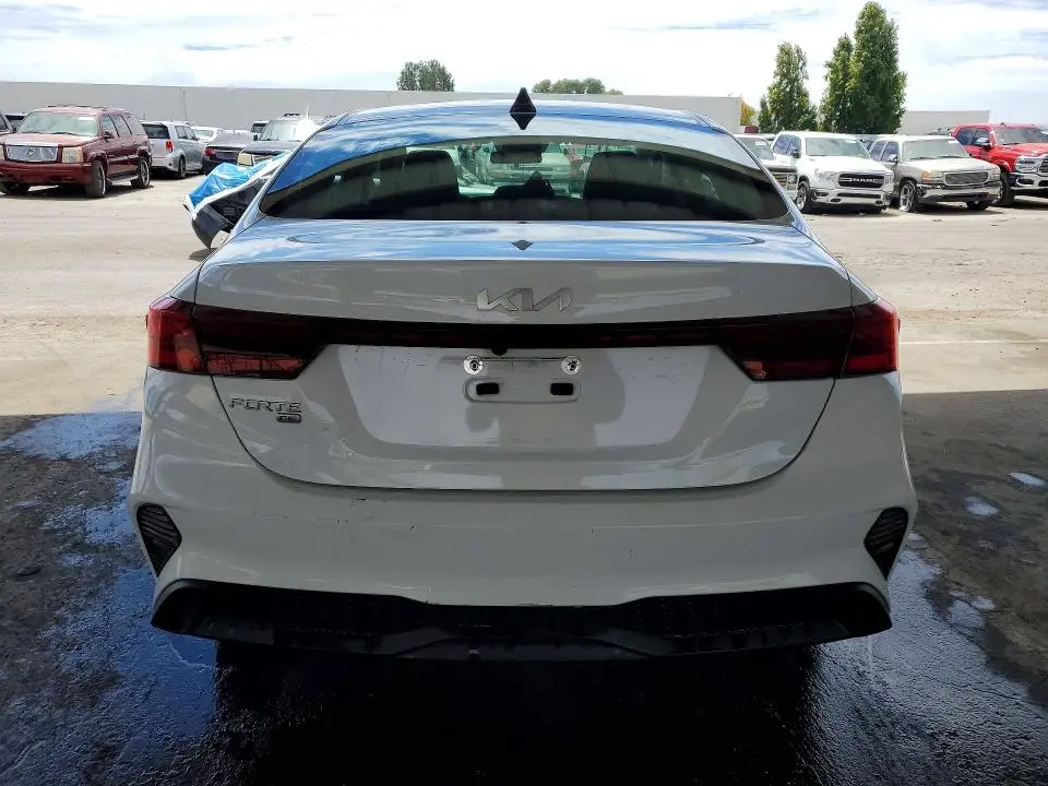 2024 KIA FORTE LX  