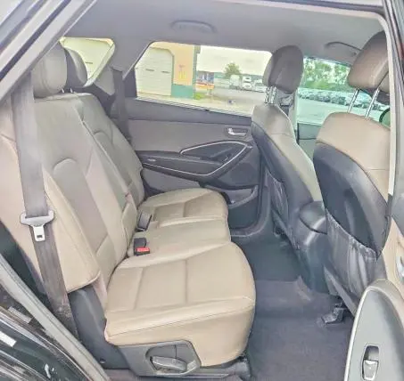 2017 HYUNDAI SANTA FE SE  