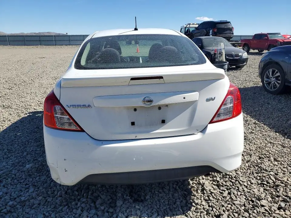 2018 NISSAN VERSA SV  