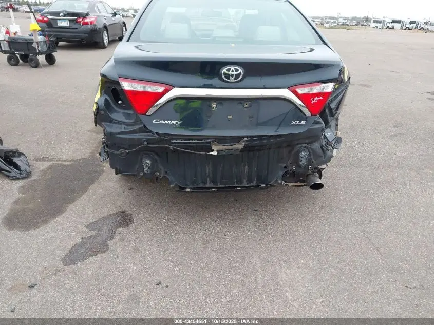 2015 TOYOTA CAMRY XLE