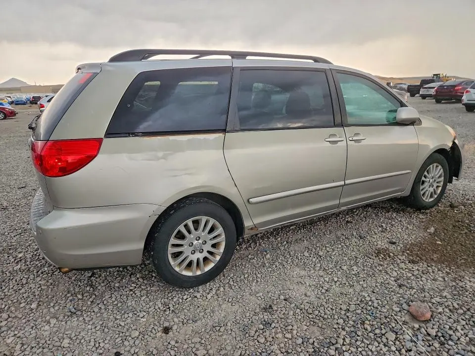 2010 TOYOTA SIENNA XLE  
