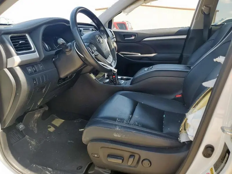 2019 TOYOTA HIGHLANDER SE  