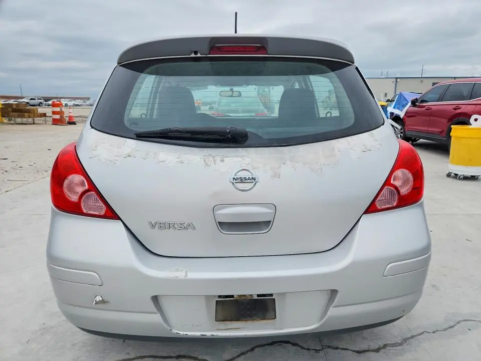 2011 NISSAN VERSA 1.8 S  