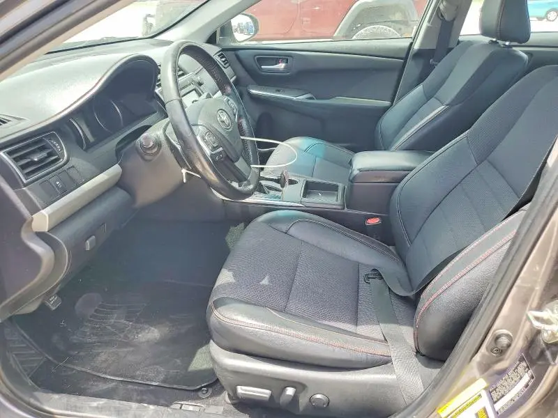 2016 TOYOTA CAMRY SE  