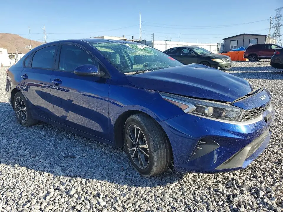 2023 KIA FORTE LXS  