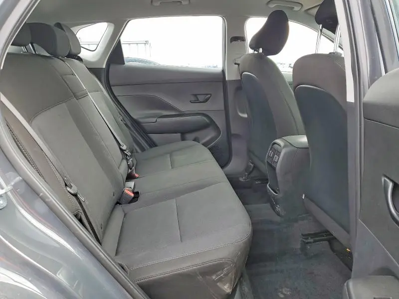 2025 HYUNDAI KONA SE  