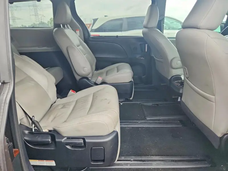 2015 TOYOTA SIENNA LIMITED PREMIUM 7-PASSENGER  