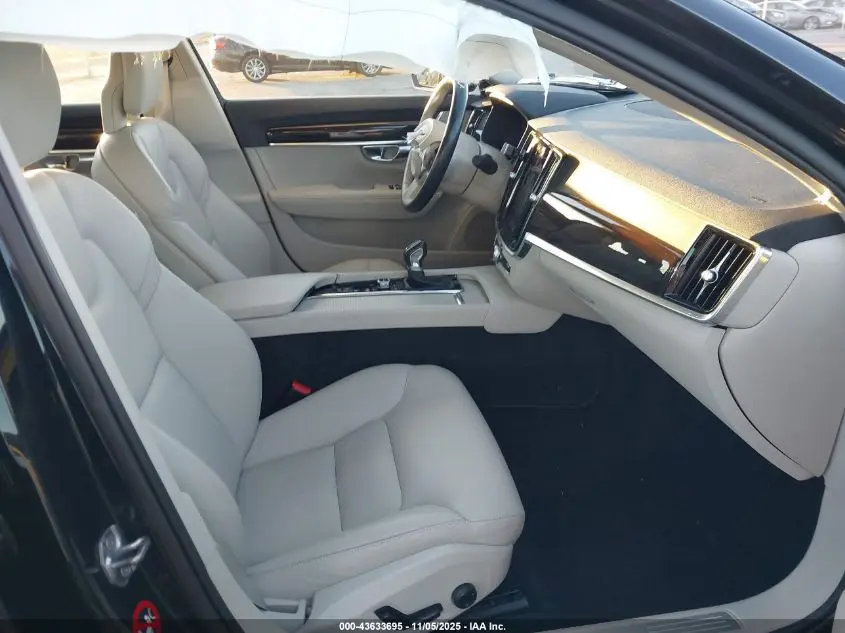 2017 VOLVO S90 T6 MOMENTUM